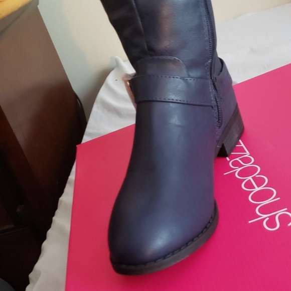 Shoes - Picture 4 of 4